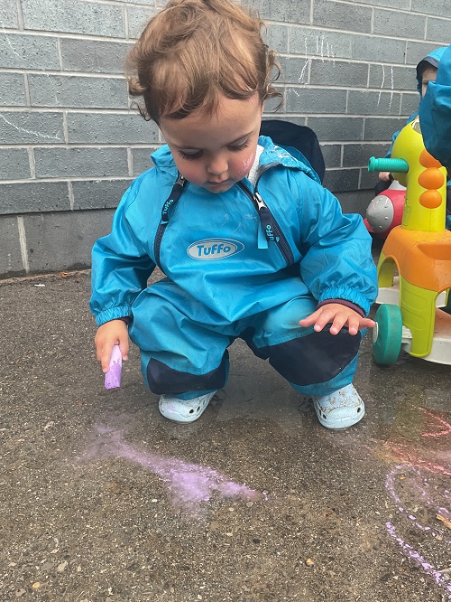 1 child playing outside