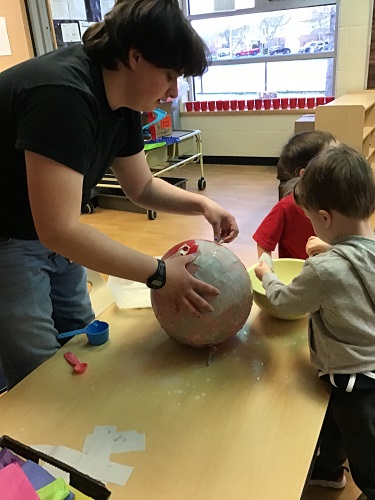 Gluing paper to balloon