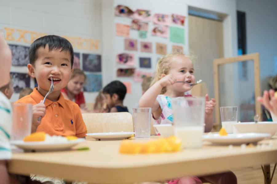 preschool children eating lunch at a table
