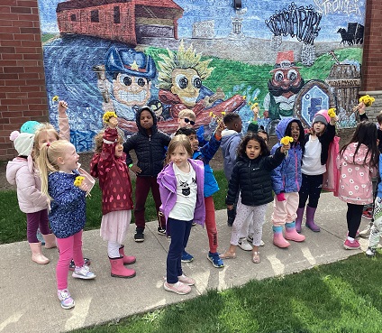 group photo of children.