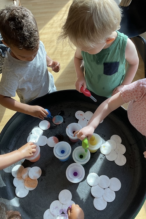 This month, the toddlers at RisingOaks Early Learning | St. Patrick explored their fine motors skills and colours as they used and observed watercolours from a dropper absorb into cotton pads leaving behind unique colourful combinations.  